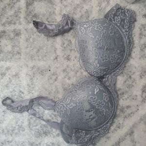 Daisy Fuentes 40 D Gray Lace Bra